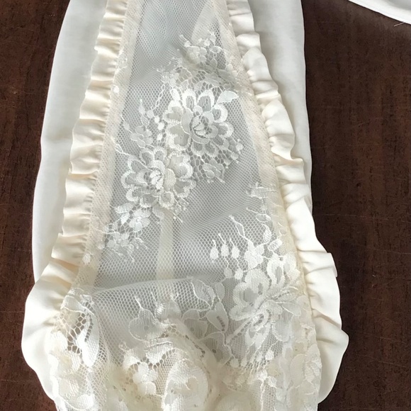 Who What Wear womens M cream lace ruffled embroidered long sleeve blouse keyhole - Picture 5 of 12